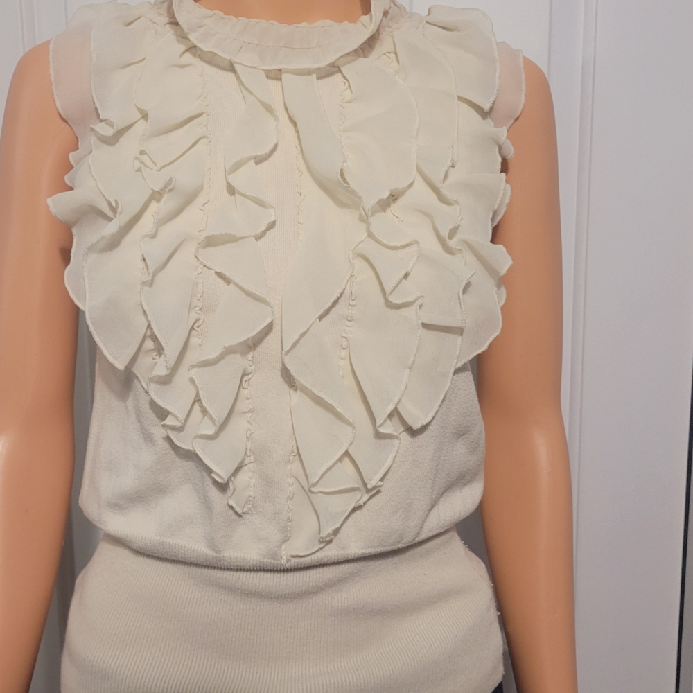 Tracy M Ruffled Sleeveless Blouse in Cream